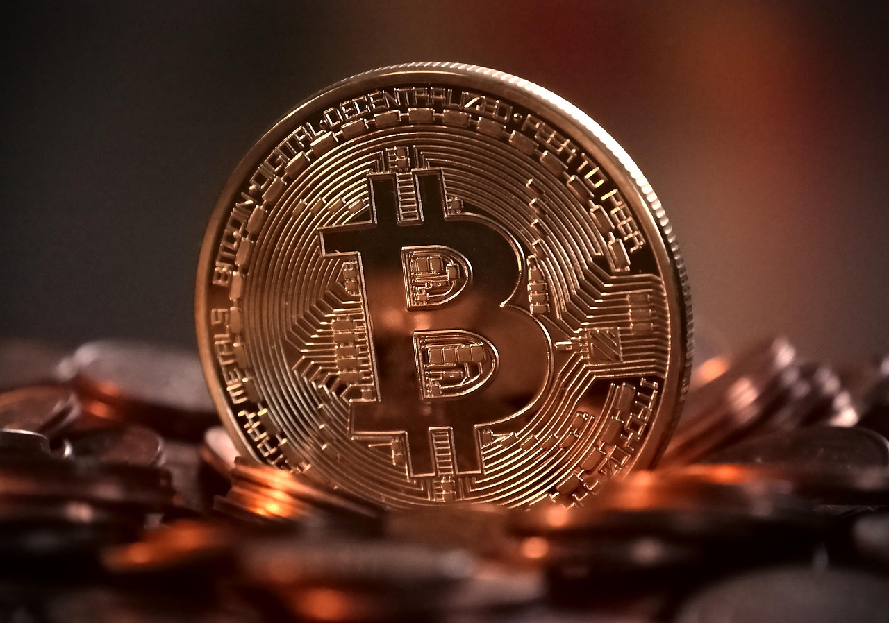 黄金再飙新高！数据：比特币通常在100~150天内跟进拉涨